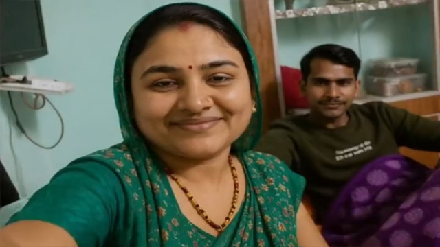 Desi Aunty Bed Romanse – Kiss And Fucking Video