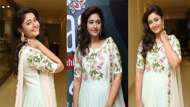 Famous Desi Poonam Bajwa – Premium Live Nude